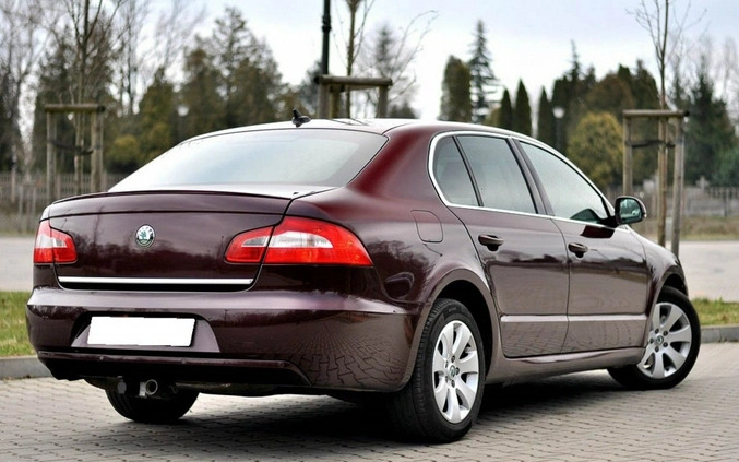 Skoda Superb cena 29900 przebieg: 240000, rok produkcji 2011 z Złotów małe 379